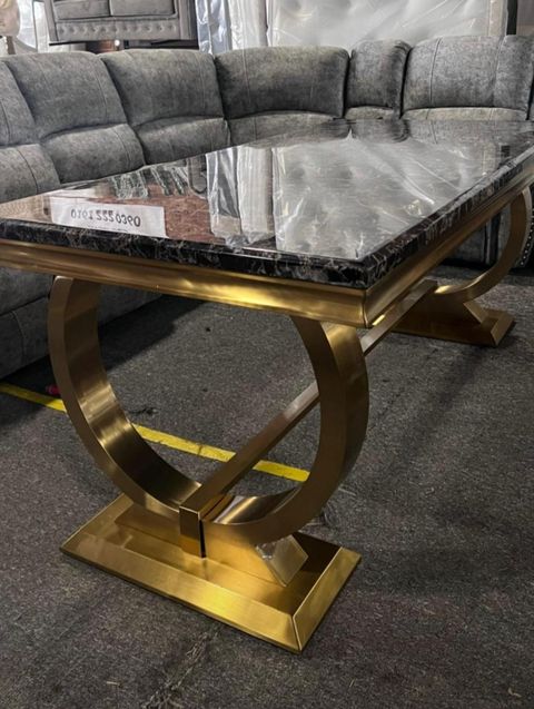 Elevating Your Dining Experience with the Bethlehem Gold Champagne Table